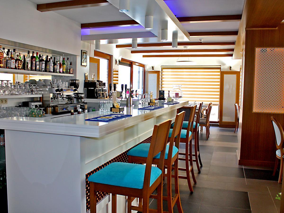 Fly Inn Hotel Lounge Machelen Экстерьер фото